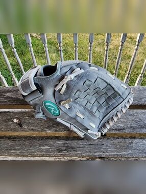 Rawlings Storm (ST115GWM)  11 1/2 inch. Softball / Baseball Glove.